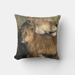 Coussin Kenya, réserve de gibier Masai Mara, lionne