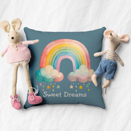 Coussin Kids Whimsical Pastel Rainbow in Clouds