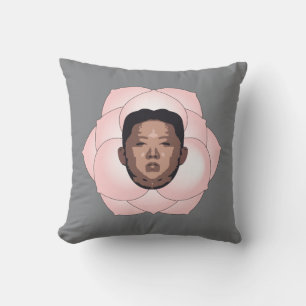 Coussin Kim Jong Un sur Magnolia sur Grey