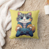 Coussin Kitten Holding Game Controller Smiling Gamer Cat (Couverture)