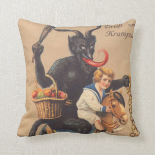Coussin Krampus montant un cheval à bascule avec un garçon