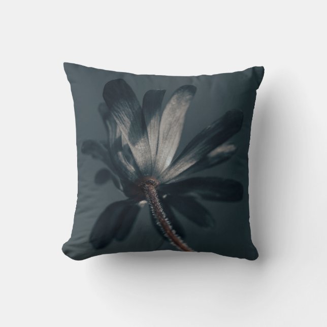 Coussin La Fleur Délicieuse Et Sombre (Recto)