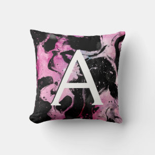 Coussin La galaxie noire et rose tient le premier rôle