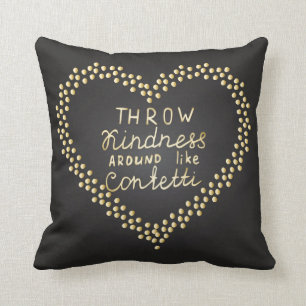 Coussin La gentillesse de jet aiment autour des confettis