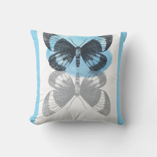 Coussin La magie des papillons bleus.