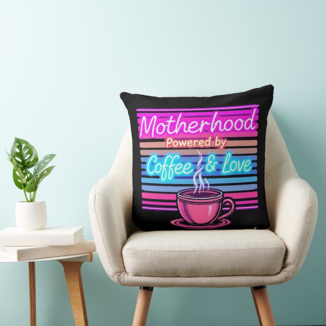 Coussin La maternité alimentée par le café | Fête des mère (Chaise)