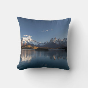 COUSSIN LA NEIGE COUVERTE MONTAGNE EN PHOTOGRAPHIE RÉFLÉCH