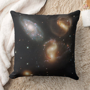Coussin La quintette de Stephan : Une épave galaxie galact