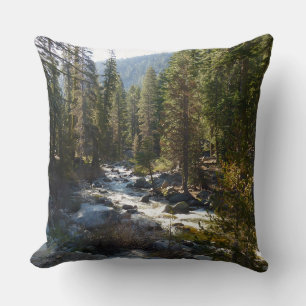 Coussin La rivière Kaweah dans le parc national de Sequoia