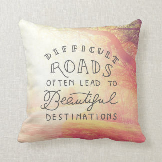 Coussin La route difficile mènent à de belles destinations