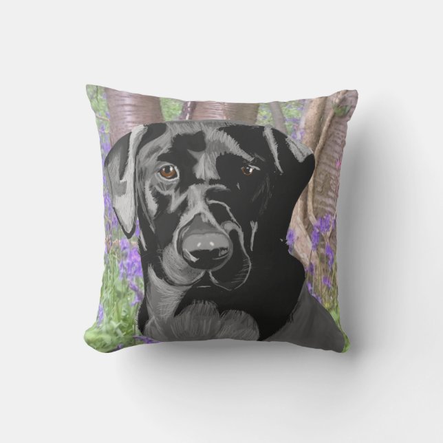 Coussin Labrador noir dans un bois de jacinthe des bois (Recto)
