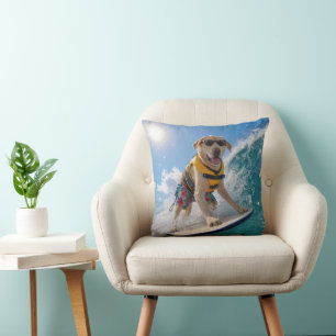 Coussin Labrador Retriever faisant du surf