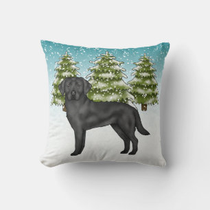 Coussin Labrador Retriever noir dans une forêt enneigée bl