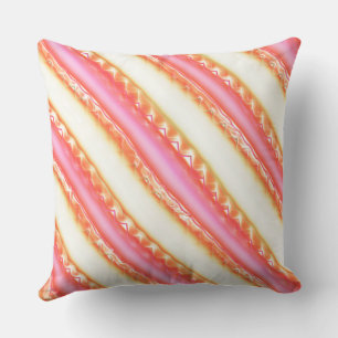 Coussin Lacelike sur de larges rayures dans soyeux rose à