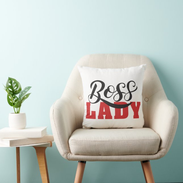 Coussin Lady Boss – Strong Confident Woman Design (Chaise)