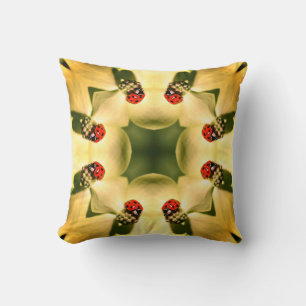 Coussin Ladybug Sur Dogwood Abstrait Nature Art