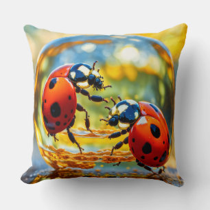Coussin Ladybugs dans une goutte d'eau