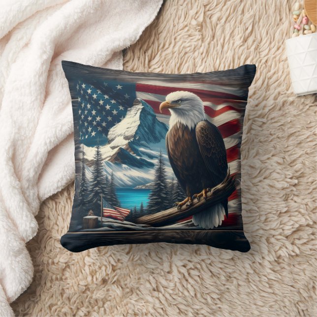 Coussin L'aigle américain contre le paysage montagnard (Couverture)