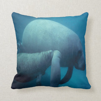 Coussin Lamantin-mère et veau de la VIE de MER