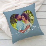Coussin L'amour dans le script Ardoise Personnalisé Coeur<br><div class="desc">Moderne et élégant design d'oreiller de projecteur personnalisé comprend une photo préférée en forme de grand coeur avec un design minimaliste de typographie blanche "Amour" qui inclut des détails florissants et de coeur. Vous pouvez modifier la couleur arrière - plan gris-gris-vert d'ardoise. Une idée cadeau unique pour un couple marié...</div>