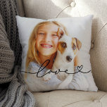 Coussin L'amour en script noir avec le coeur Photo personn<br><div class="desc">Moderne et élégant design d'oreiller à projecteur personnalisé dispose d'une photo préférée avec un minimum de noir "Love" typographie design superposition qui inclut des détails florissants et de coeur. Le texte en noir peut être customisé.</div>