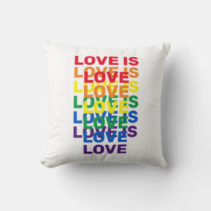 Coussin L'amour est amour arc-en-ciel motif de typographie