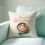Coussin L'Amour Thématique De L'Amateur De Café Est En Tra<br><div class="desc">Vous cherchez plus d'idées sur le thème de la douche nuptiale café? Dites "L'amour brasse la Fête des mariées Do Tell A Belle" pour nous trouver en ligne. Ajoutez une touche cosy à votre maison ou à votre événement avec notre oreiller à thème pour amateurs de café, avec la phrase...</div>