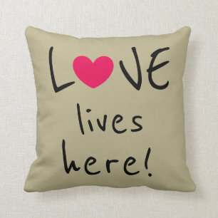 Coussin L'amour vit ici Citation mignonne