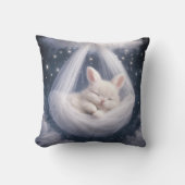 Coussin Lapin bébé suspendu à un hamac en tulle (Recto)