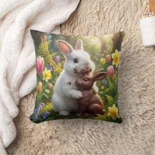 Coussin Lapin léchant un lapin de Pâques en chocolat