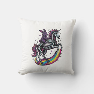 Coussin Lapin sombre montant un squelette de licorne vinta