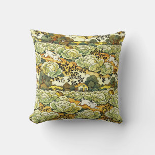 Coussin Lapins japonais dans un jardin de chou