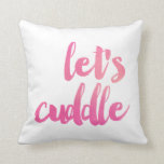 Coussin L'aquarelle moderne nous a laissés caresser le<br><div class="desc">La typographie d'aquarelle dans rose lumineux et le corail lit "nous a laissés caresser."  Conception solide d'aquarelle sur le dos.  La couleur d'arrière - plan peut être customisée à n'importe quelle couleur que vous voudriez.  Bonbon,  amusement,  coloré - perfectionnez !</div>
