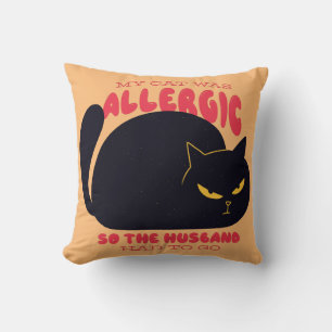 Coussin Le chat était allergique, donc le mari devait part