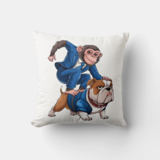 Coussin Le Duo Dynamique : Le Singe et le Bulldog dans le
