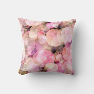 Coussin Le fond de bulles jaune pâle.