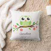 Coussin Le hibou vert mignon sur la branche florale a (Couverture)