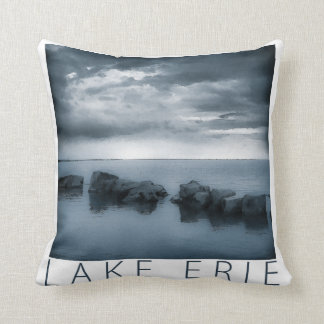 Coussin Le lac Érié - nuages et roches