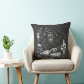Coussin Le Magicien Étudiant le Grimoire — par BurnsInHell (Chaise)