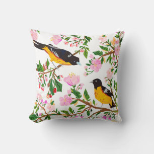 Coussin Le motif est avec des oiseaux et des fleurs. Il es