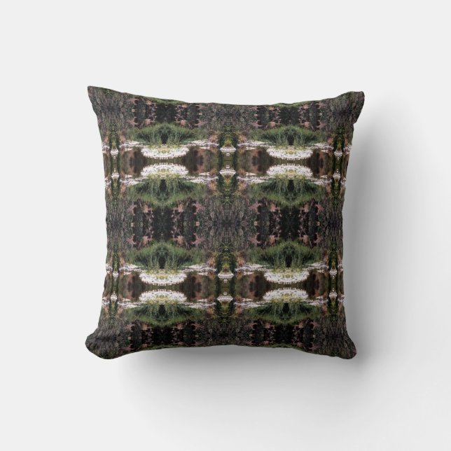 Coussin Le ruisseau dans les bois.... (Recto)