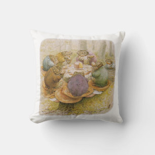 Coussin Le Tea Party des crapauds (par Beatrix Potter)
