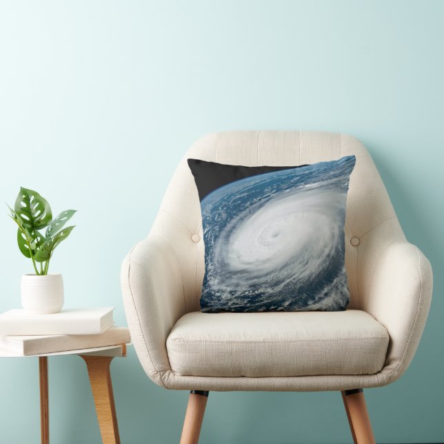Coussin Le typhon Hinnamnor. (Chaise)