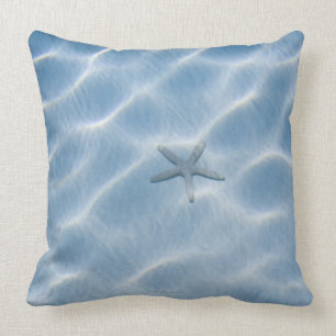 Coussin L'eau bleue ondulée avec des étoiles de mer