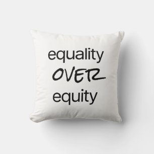 Coussin L'égalité par rapport à l'équité de l'oreiller à l