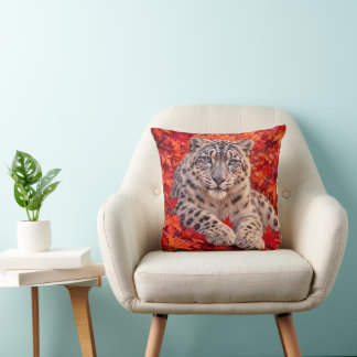Coussin Léopard des neiges sous feuilles d'érable automnal