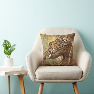 Coussin Léopard nébuleux par CE Swan, Animaux sauvages vin