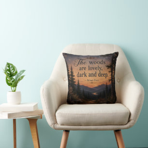 Coussin Les Bois Sont Un Charmant Soir Rustique en Forêt