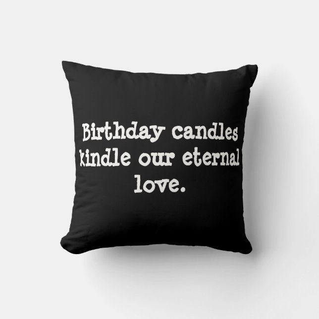 Coussin Les bougies d'anniversaire enflamment notre amour  (Recto)