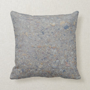 Coussin les cailloux sous le brun presque SOLIDE de l'eau